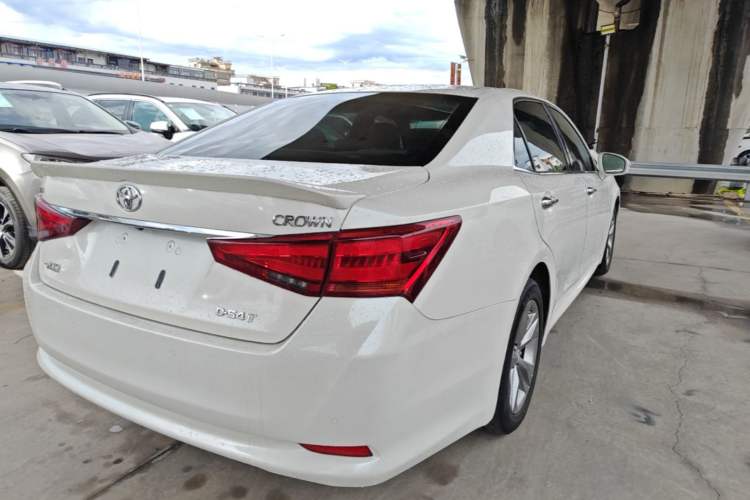 Used Toyota Crown 2015 2.0T Fashion Edition Rear Right 45 Deg