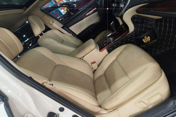 Used Toyota Crown 2015 2.5L Elite Edition Right Front Seat