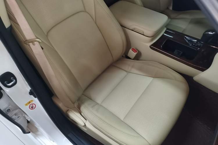 Used Toyota Crown 2015 2.0T Pioneer Edition Right Front Seat