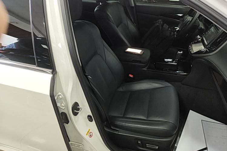 Used Toyota Crown 2015 2.0T Fashion Edition Right Front Seat