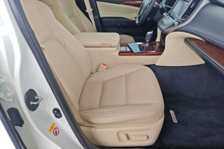 Used Toyota Crown 2015 2.0T Fashion Edition Right Front Seat