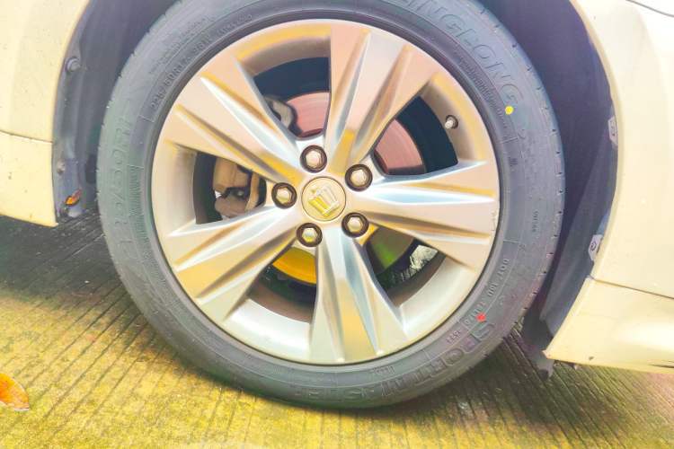 Used Toyota Crown 2015 2.0T Fashion Edition Right Front Wheel Hub