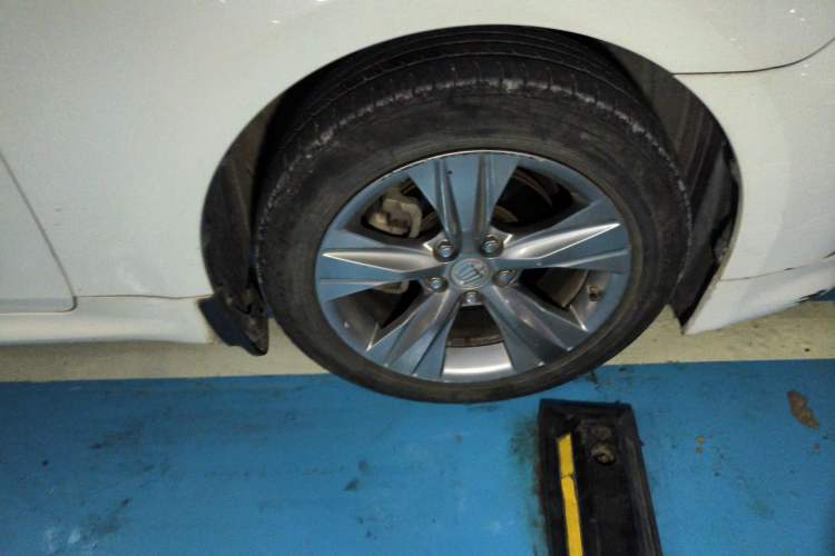 Used Toyota Crown 2015 2.0T Fashion Edition Right Front Wheel Hub