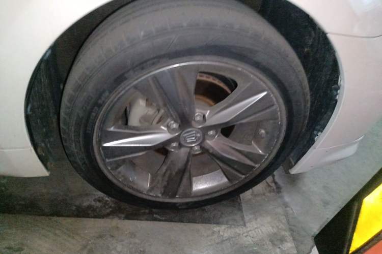 Used Toyota Crown 2015 2.0T Fashion Edition Right Front Wheel Hub