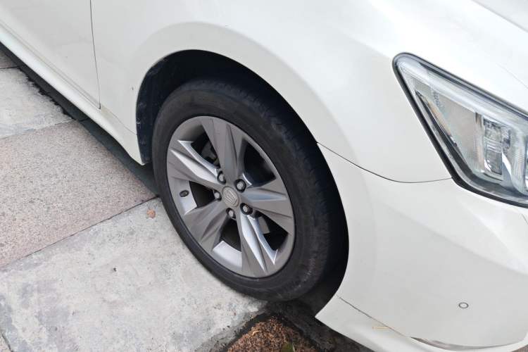 Used Toyota Crown 2015 2.0T Fashion Edition Right Front Wheel Hub