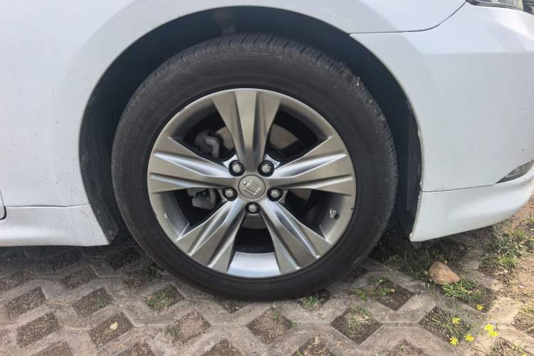 Used Toyota Crown 2015 2.0T Fashion Edition Right Front Wheel Hub