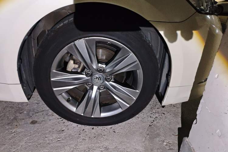 Used Toyota Crown 2015 2.0T Fashion Edition Right Front Wheel Hub