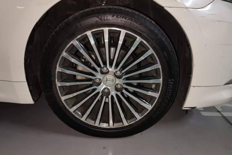 Used Toyota Crown 2015 2.5L Luxury Edition Right Front Wheel Hub