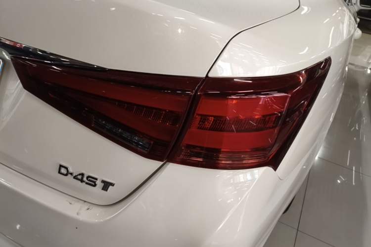 Used Toyota Crown 2015 2.0T Pioneer Edition Right Rear Taillight
