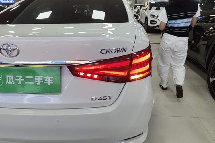 Used Toyota Crown 2015 2.0T Fashion Edition Right Rear Taillight
