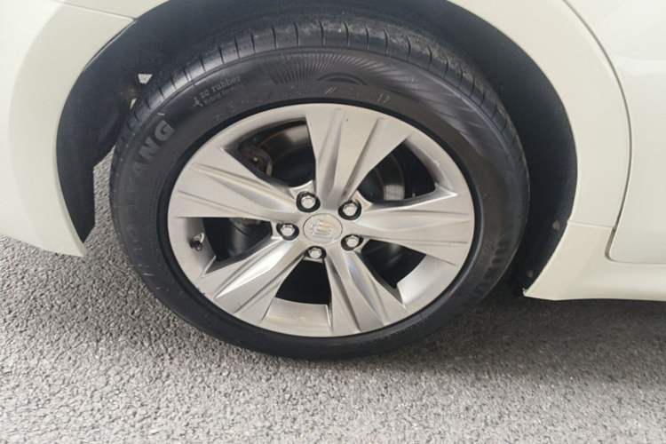 Used Toyota Crown 2015 2.0T Fashion Edition Right Rear Wheel Hub