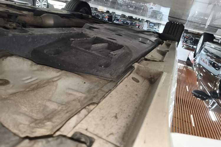 Used Toyota Crown 2015 2.0T Pioneer Edition Right Side Sill