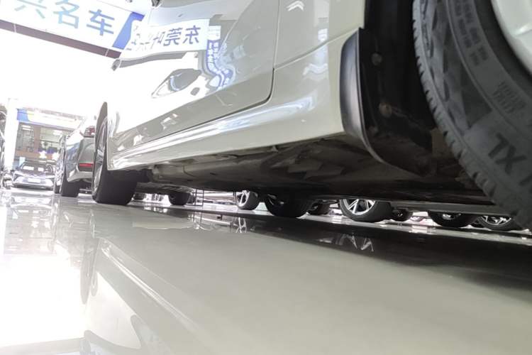 Used Toyota Crown 2015 2.0T Fashion Edition Right Side Sill