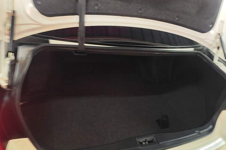 Used Toyota Crown 2015 2.0T Fashion Edition Trunk