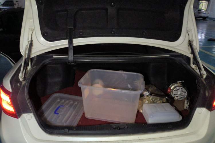 Used Toyota Crown 2015 2.0T Fashion Edition Trunk