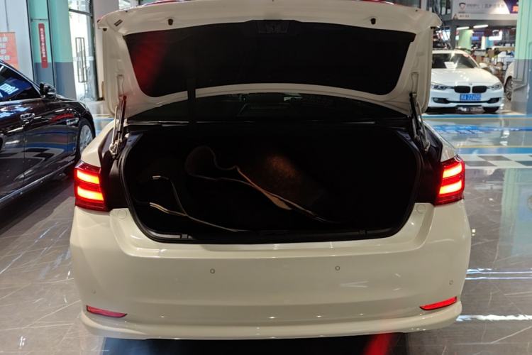 Used Toyota Crown 2015 2.5L Smart Edition Trunk