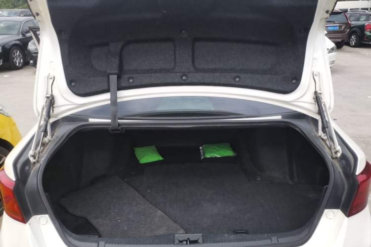 Used Toyota Crown 2015 2.0T Fashion Edition Trunk