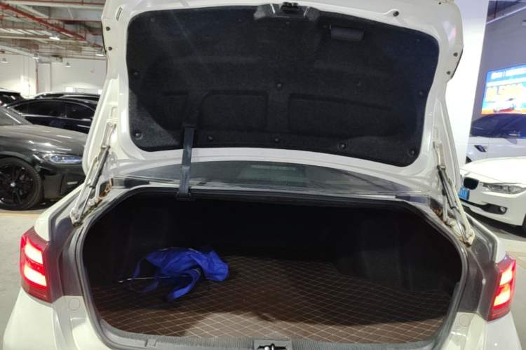 Used Toyota Crown 2015 2.5L Smart Edition Trunk