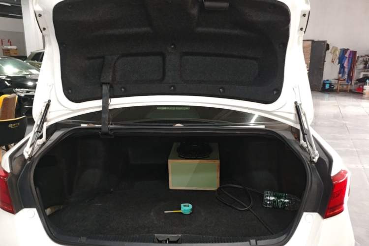 Used Toyota Crown 2015 2.5L Smart Edition Trunk