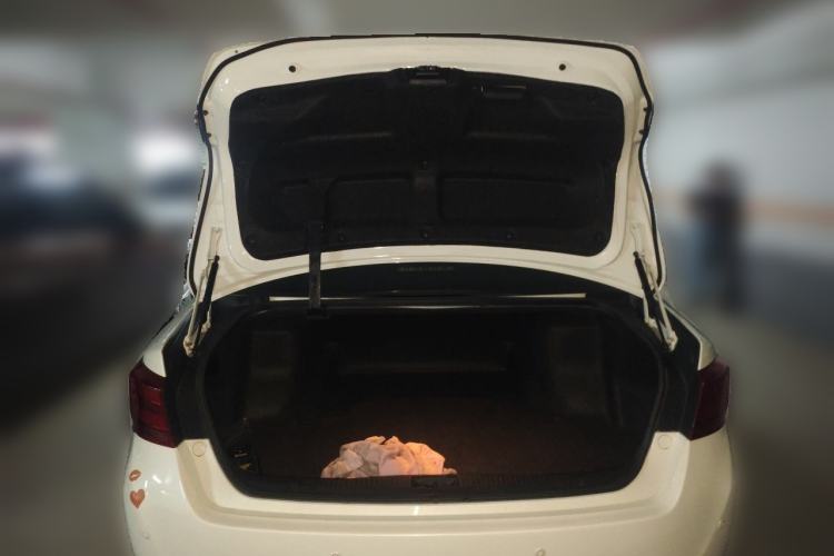 Used Toyota Crown 2015 2.0T Pioneer Edition Trunk