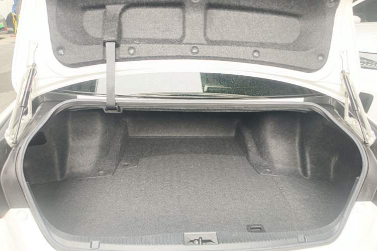 Used Toyota Crown 2015 2.0T Fashion Edition Trunk