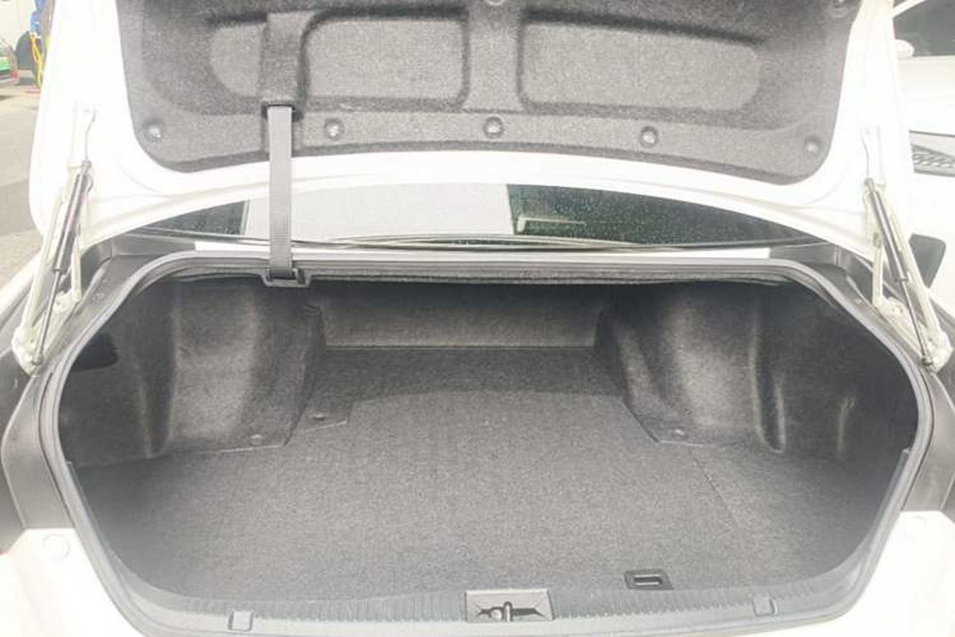 Used Toyota Crown 2015 2.0T Fashion Edition Trunk