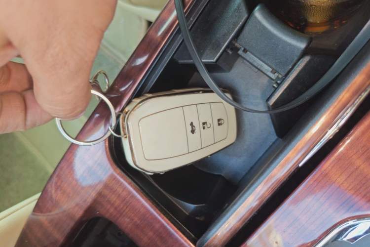 Used Toyota Crown 2015 2.0T Fashion Edition Vehicle Key
