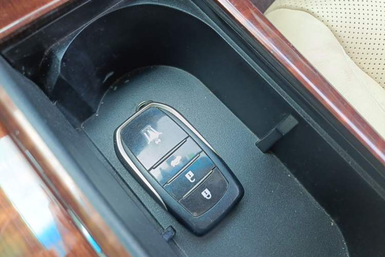 Used Toyota Crown 2015 2.0T Fashion Edition Vehicle Key
