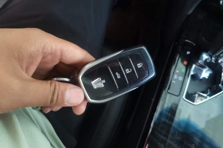Used Toyota Crown 2015 2.5L Smart Edition Vehicle Key
