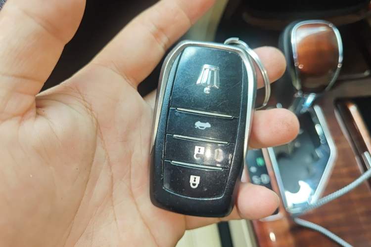 Used Toyota Crown 2015 2.0T Fashion Edition Vehicle Key