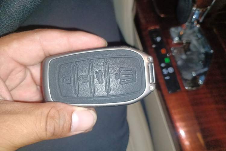 Used Toyota Crown 2015 2.0T Pioneer Edition Vehicle Key