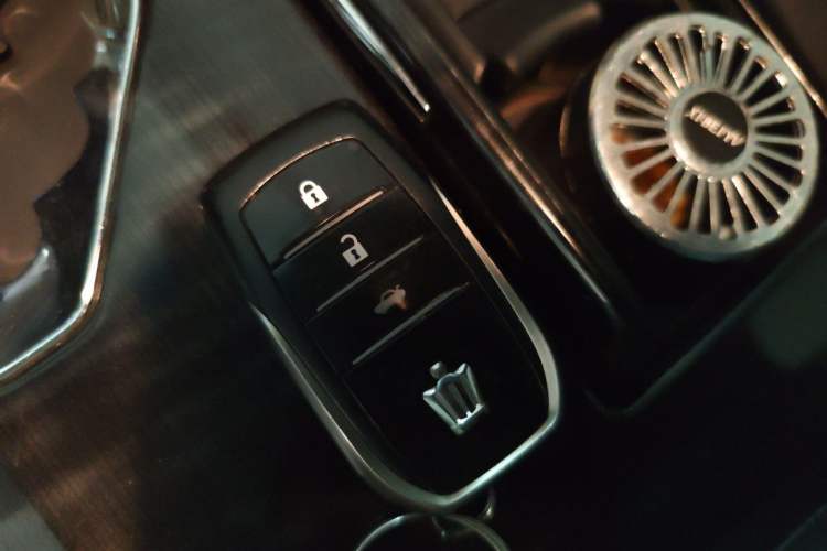 Used Toyota Crown 2015 2.5L Smart Edition Vehicle Key