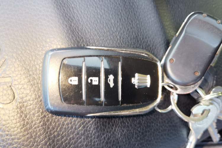 Used Toyota Crown 2015 2.0T Fashion Edition Vehicle Key
