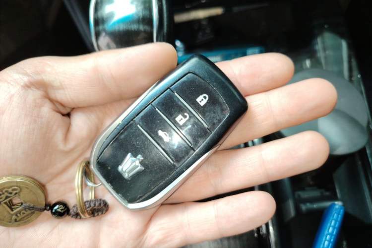 Used Toyota Crown 2015 2.0T Fashion Edition Vehicle Key