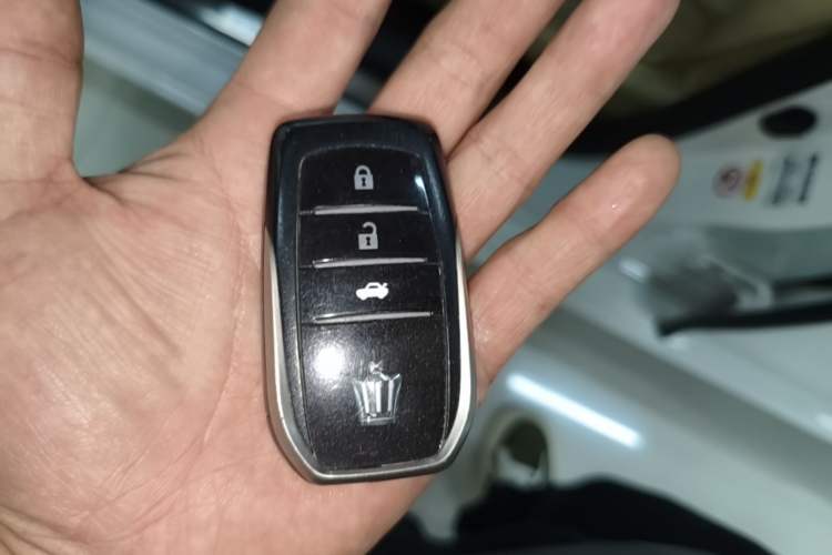 Used Toyota Crown 2015 2.0T Pioneer Edition Vehicle Key