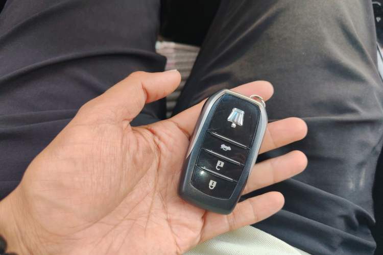 Used Toyota Crown 2015 2.0T Fashion Edition Vehicle Key