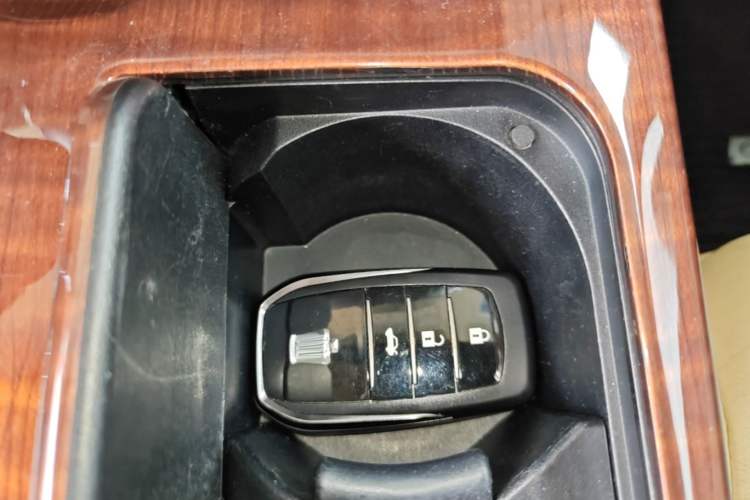 Used Toyota Crown 2015 2.0T Fashion Edition Vehicle Key