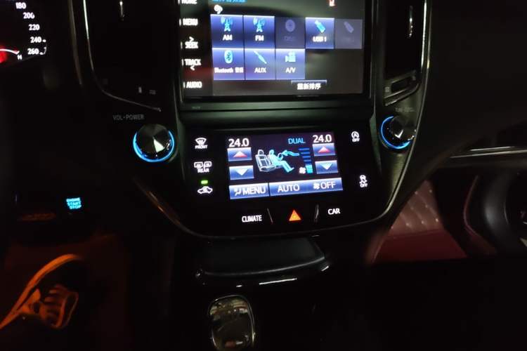Used Toyota Crown 2017 2.0T Sport Edition Audio And AC Panel