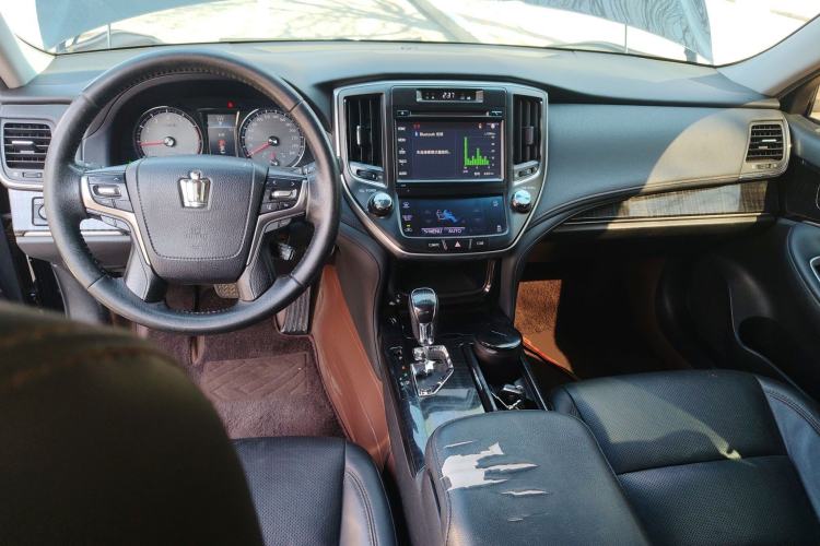 Used Toyota Crown 2017 2.0T Sport Edition Center Console