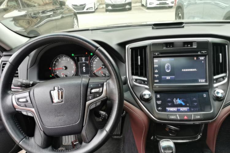 Used Toyota Crown 2017 2.0T Sport Edition Center Console