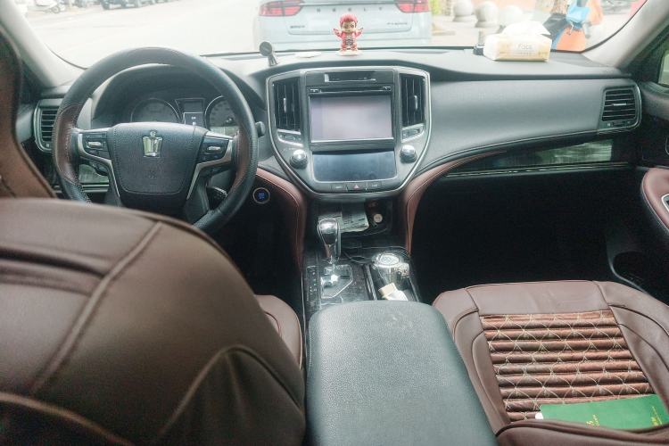 Used Toyota Crown 2017 2.0T Sport Edition Center Console