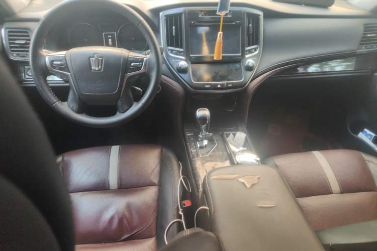 Used Toyota Crown 2017 2.0T Sport Edition Center Console