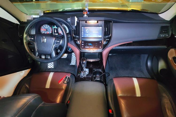 Used Toyota Crown 2017 2.0T Sport Edition Center Console