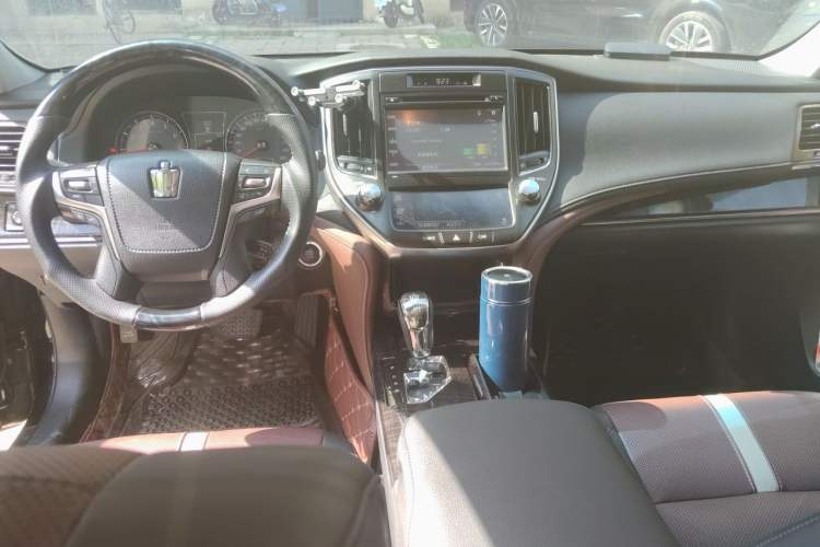 Used Toyota Crown 2017 2.0T Sport Edition Center Console