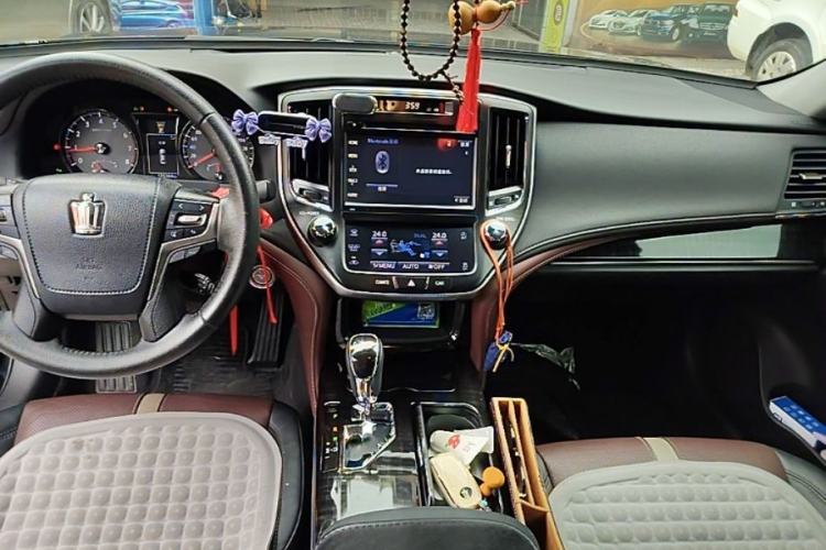 Used Toyota Crown 2017 2.0T Sport Edition Center Console