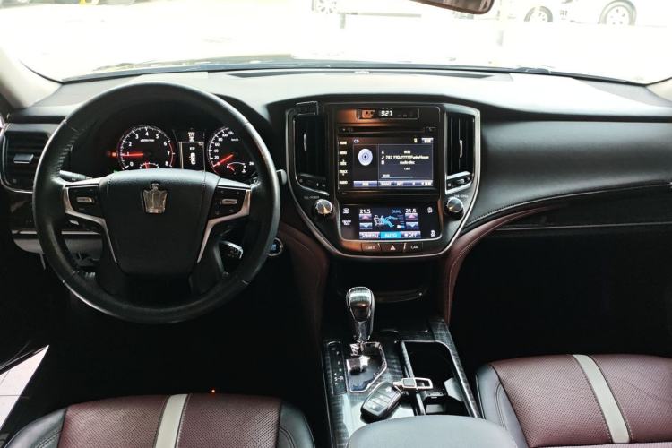 Used Toyota Crown 2017 2.0T Sport Edition Center Console