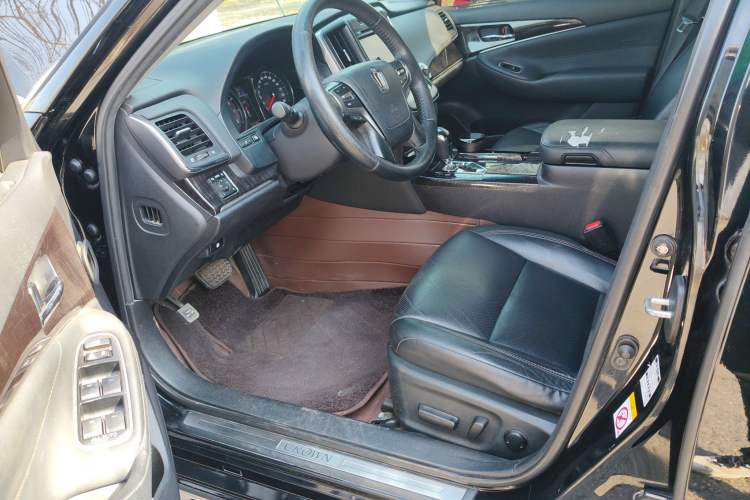 Used Toyota Crown 2017 2.0T Sport Edition Driver Seat