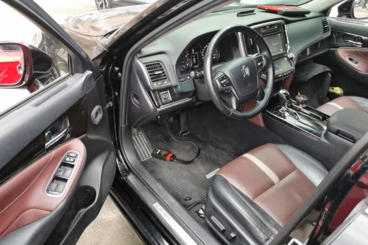 Used Toyota Crown 2017 2.0T Sport Edition Driver Seat