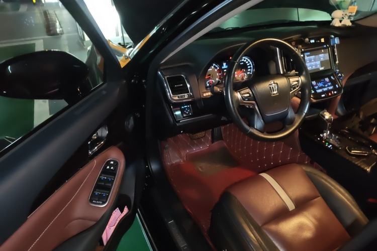 Used Toyota Crown 2017 2.0T Sport Edition Driver Seat