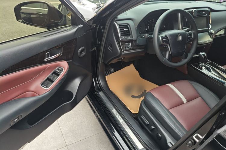 Used Toyota Crown 2017 2.0T Sport Edition Driver Seat
